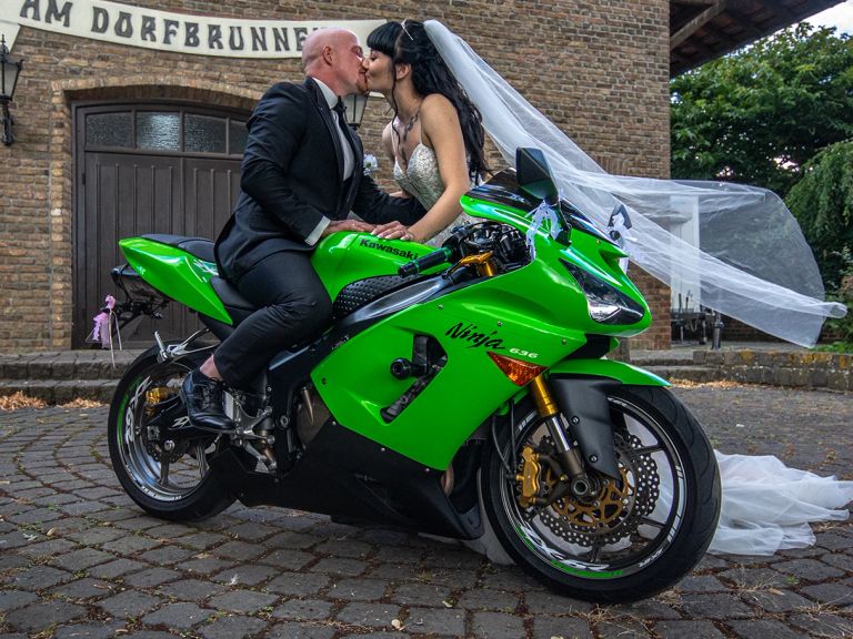 Emotionale Trauung auf Schloss Burgau mit Brautpaarschooting in der Bürgerhalle Eggersheim