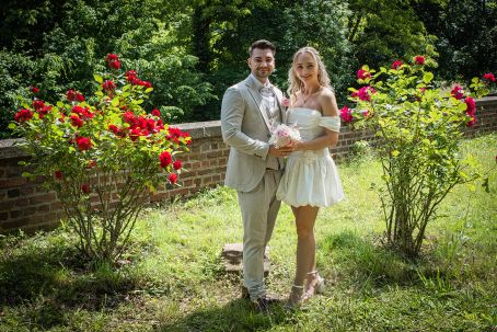 Hochzeitsfotografie-Brautpaarshooting auf Schloss Burgau Düren
