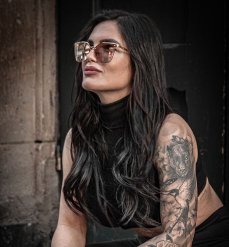 Portrait Frau mit Adler