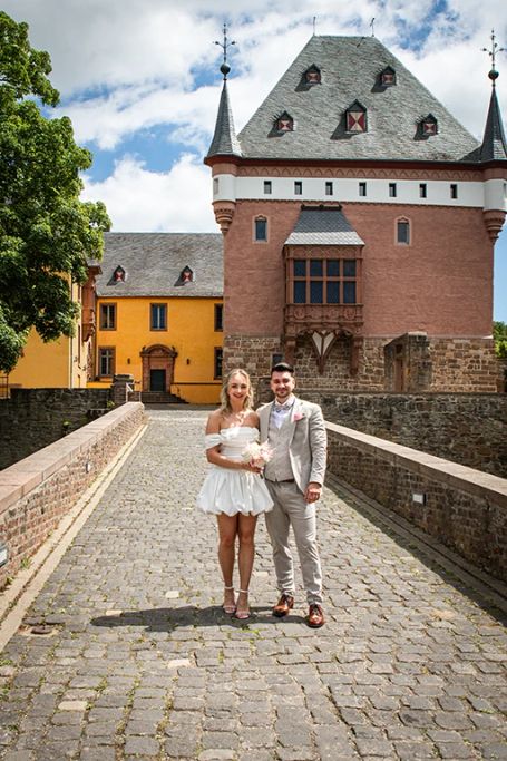 Hochzeitsfotografie-Brautpaarshooting auf Schloss Burgau Düren
