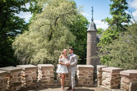 Hochzeitsfotografie-Brautpaarshooting auf Schloss Burgau Düren